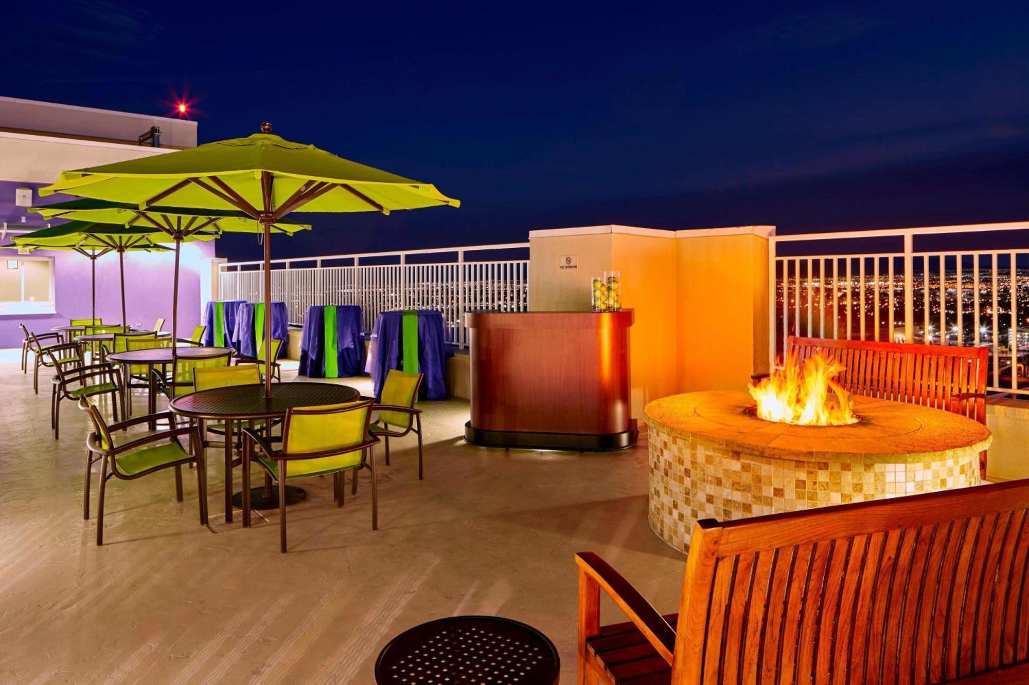 Springhill Suites By Marriott Las Vegas Convention Center Exterior photo
